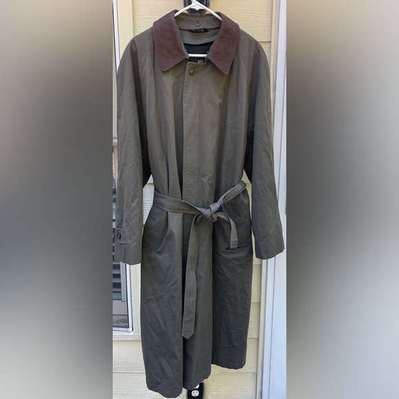 Jos. A. Bank Trenchcoat w/removable Wool Lining - Picture 2 of 7